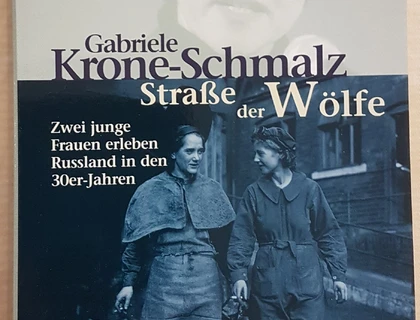 Buch von Prof. Dr. Gabriele Krone-Schmalz "Straße der Wölfe" mit Signatur