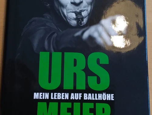 Buch von Urs Meier „Mein Leben auf Ballhöhe“ signiert