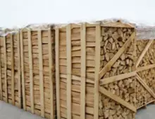 Palette Brennholz LKW