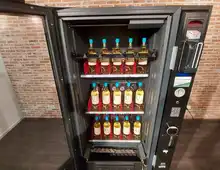 Weinautomat | Verkaufsautomat für Wein mit Altersprüfung und Lift