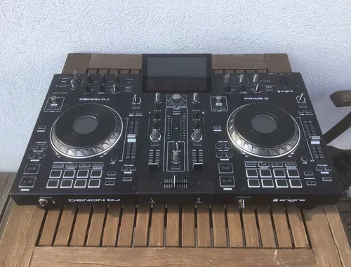Denon DJ Prime 2 Standalone DJ Controller mit Decksaver