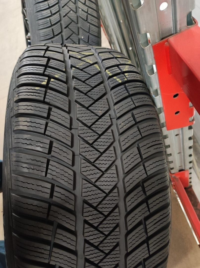 Tesla Model Y long range Winterreifen-Komplettset