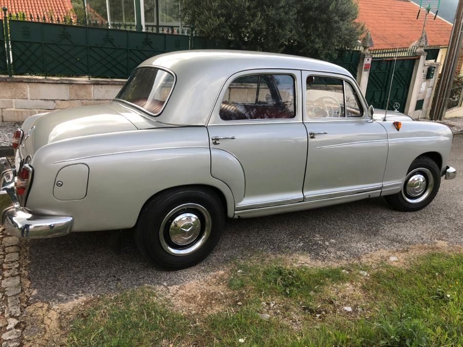 Oldtimer Mercedes Benz 180 Ponton