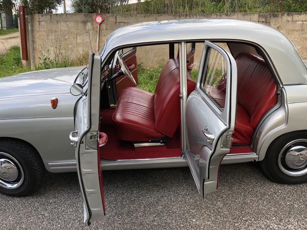 Oldtimer Mercedes Benz 180 Ponton