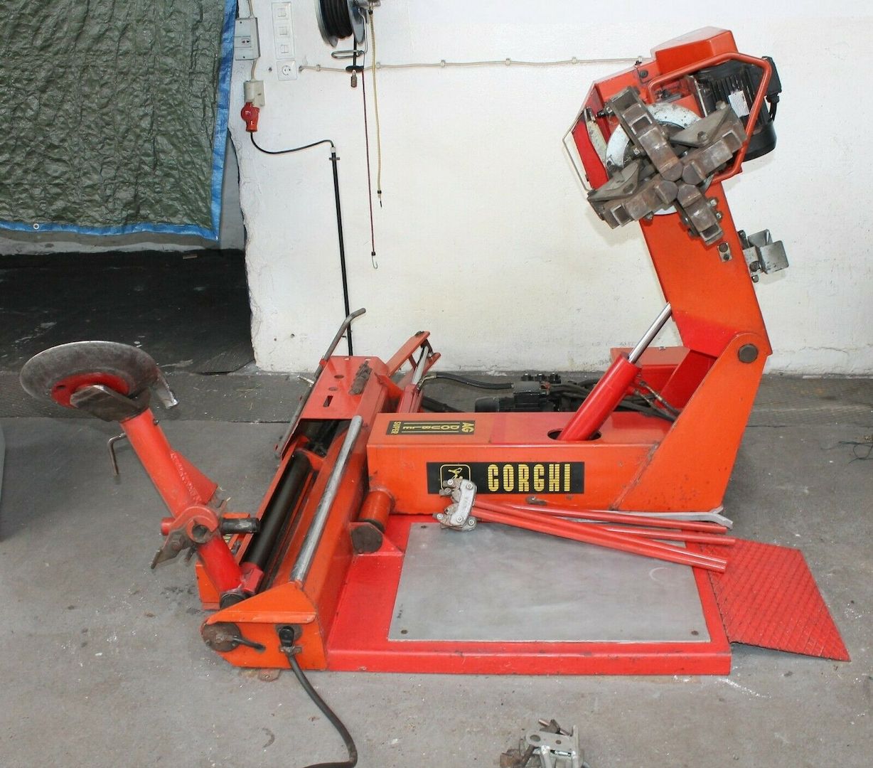 LKW Traktor Montiermaschine Corghi AG DOUBLE SUPER