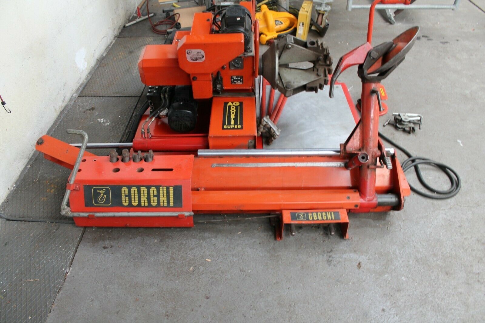 LKW Traktor Montiermaschine Corghi AG DOUBLE SUPER