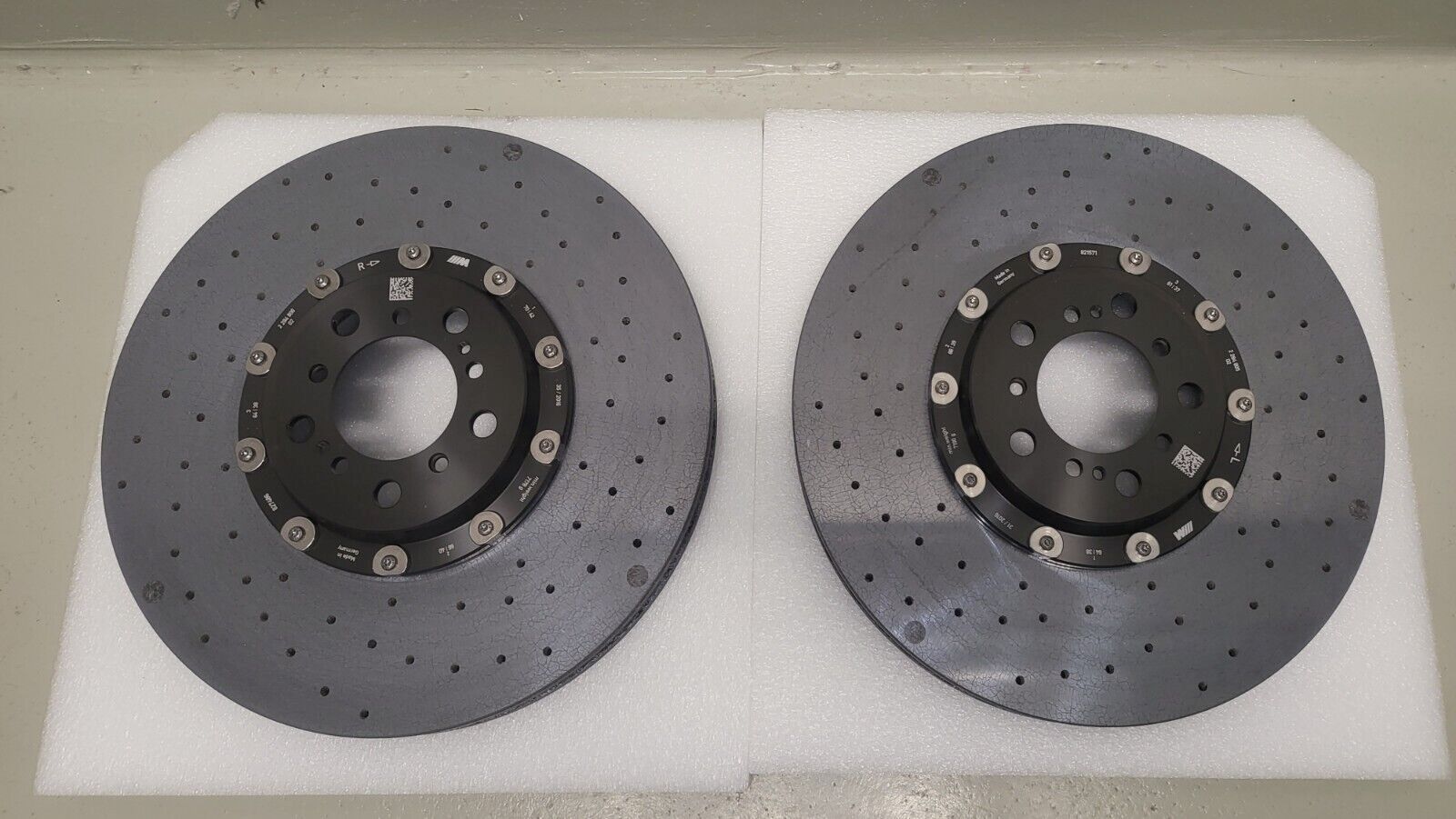 BMW M3 M4 F80 F82 F83 Keramik Bremsscheiben Set VA NEU&OVP BMW M3 M4 F80 F82 F83 Keramik Bremsscheiben Set VA NEU&OVP