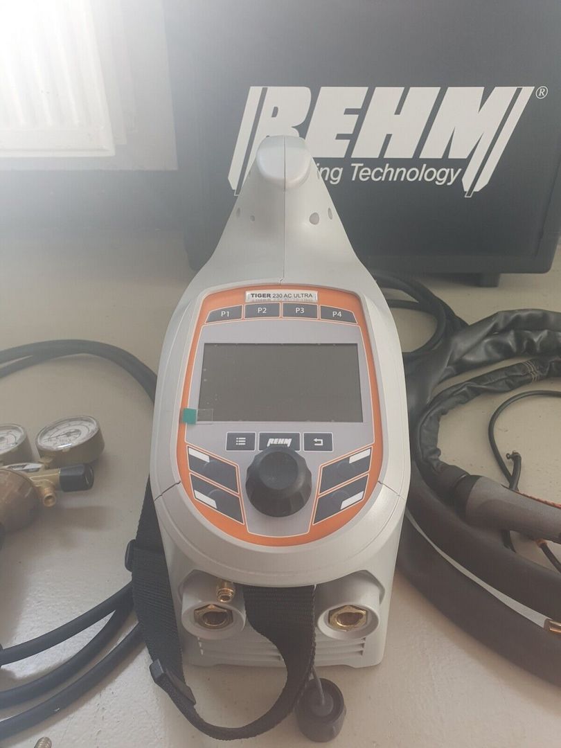 REHM WIG Schweißgerät TIGER 230 AC/DC ULTRA digital im SET REHM WIG Schweißgerät TIGER 230 AC/DC ULTRA digital im SET