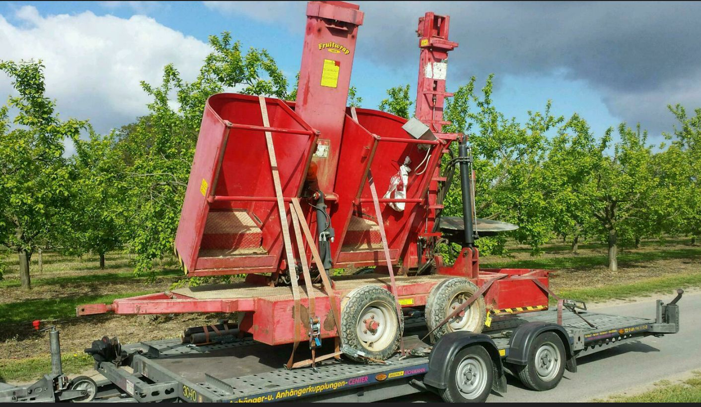 Transport Land.- Agra.- Maschinen Traktoren Ladewagen Heuwender Schwader Miststreuer usw.