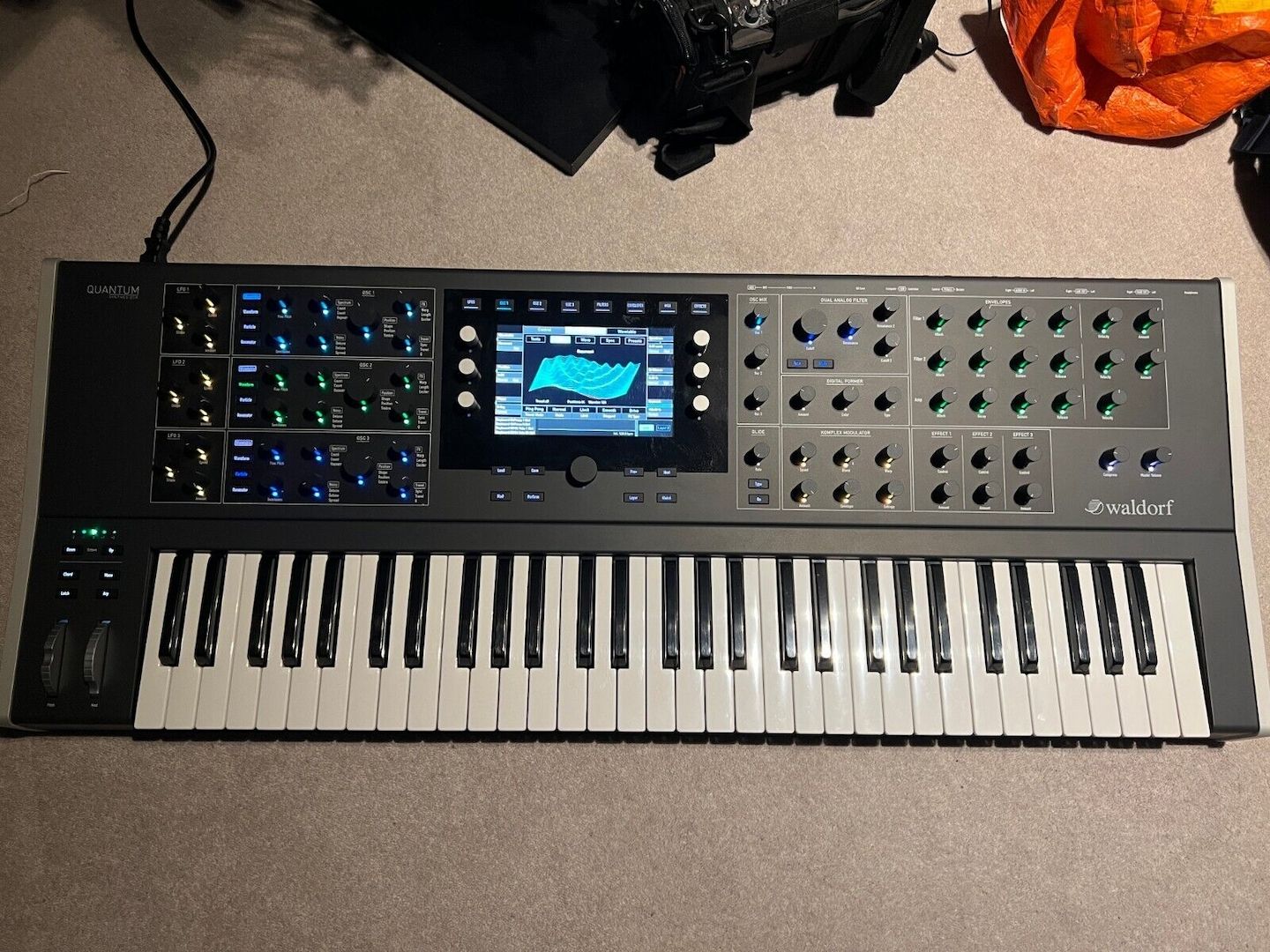 Waldorf Quantum 8-Voice 61-Key Digital-Analog Synthesizer