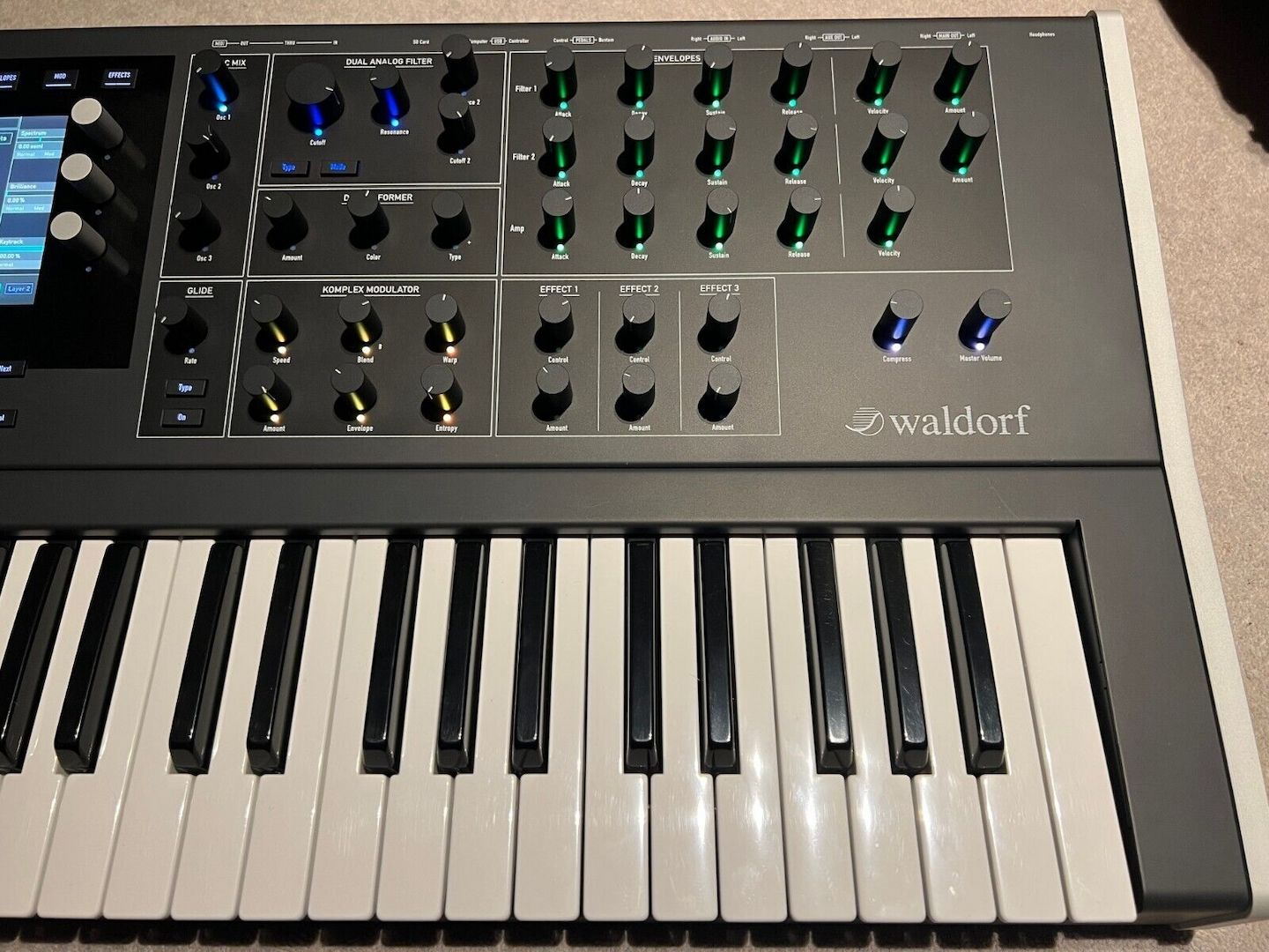 Waldorf Quantum 8-Voice 61-Key Digital-Analog Synthesizer