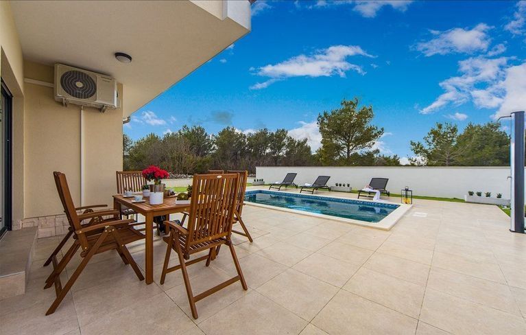 Kroatien - Ferienhaus Bilice für 6 Personen Kroatien - Ferienhaus Bilice für 6 Personen