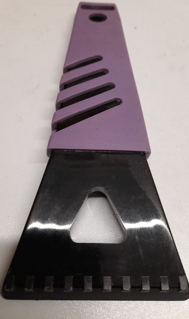 Eiskratzer, Aufbrecher und Schaber in Einem