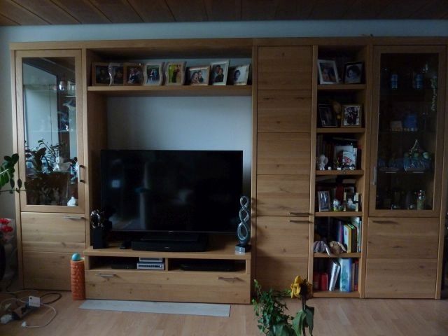 Wohnwand Eiche massiv mit Beleuchtung