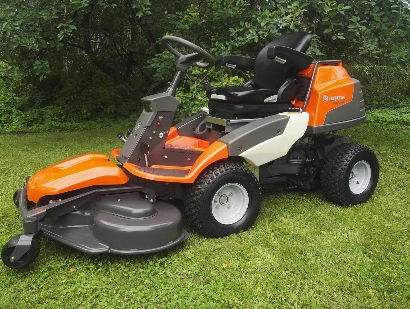 Husqvarna R 422 ts AWD. Aufsitzmäher 22 Ps. 112cm, 2017