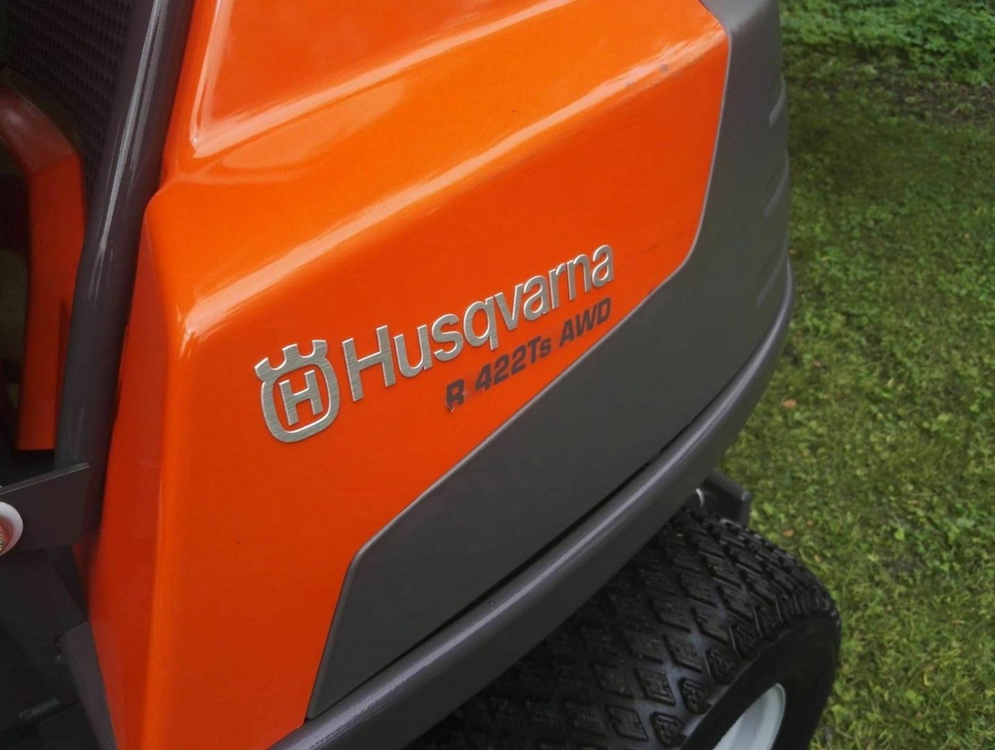 Husqvarna R 422 ts AWD. Aufsitzmäher 22 Ps. 112cm, 2017