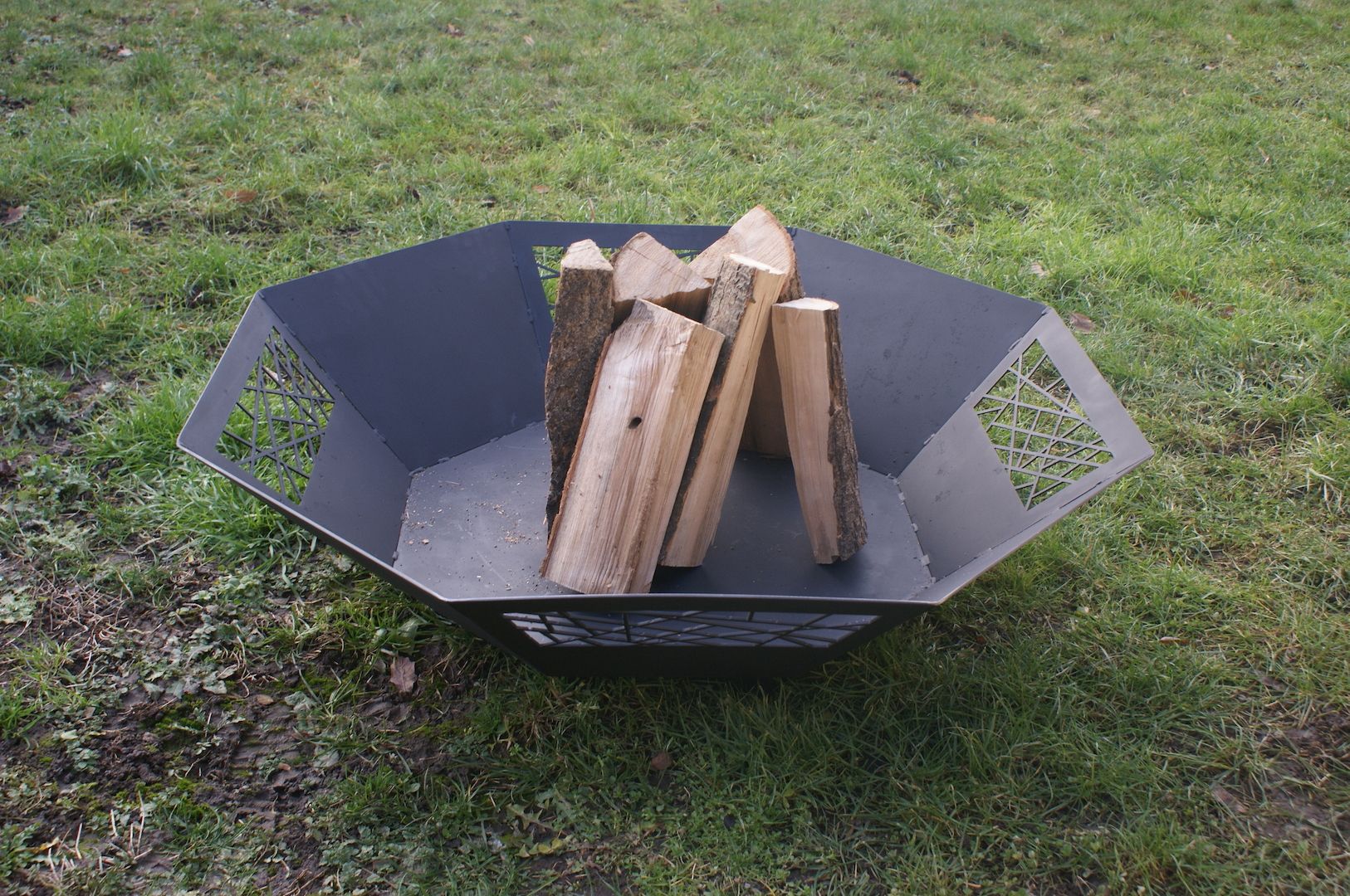 Gartenherd Feuerstelle Nummer 4 Octagon aus Stahl lackiert hitzebeständig