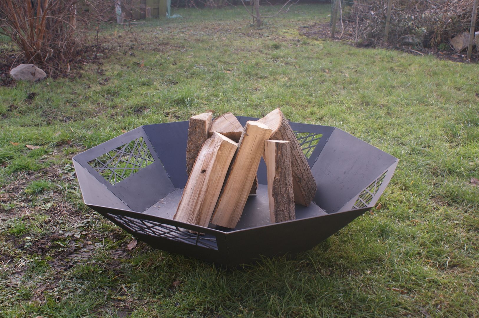 Gartenherd Feuerstelle Nummer 4 Octagon aus Stahl lackiert hitzebeständig