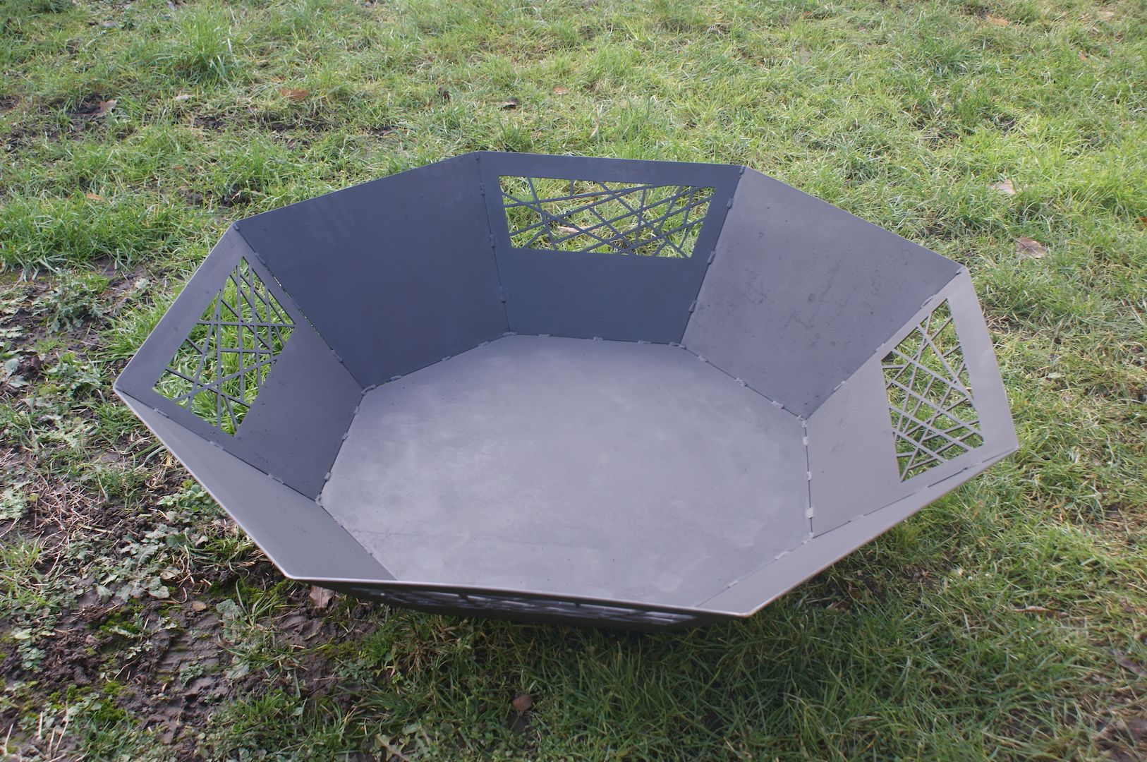 Gartenherd Feuerstelle Nummer 4 Octagon aus Stahl lackiert hitzebeständig