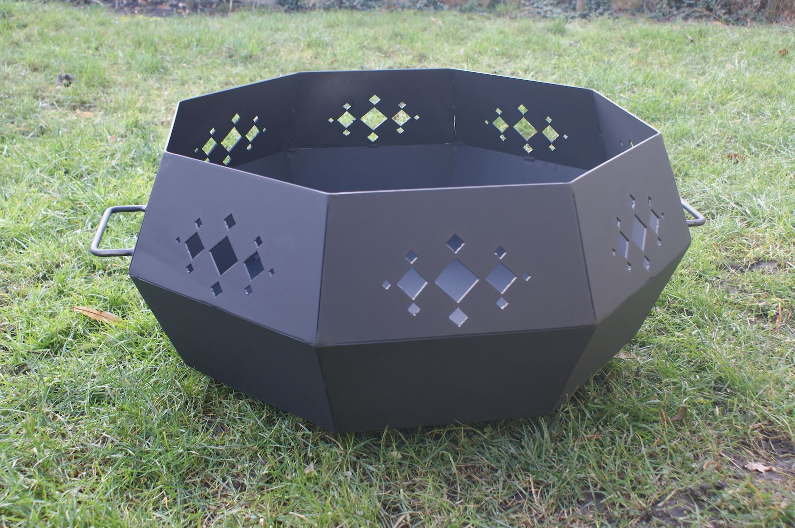 Gartenherd Feuerstelle Nummer 5 Diamant aus Stahl lackiert hitzebeständig Gartenherd Feuerstelle Nummer 5 Diamant aus Stahl lackiert hitzebeständig