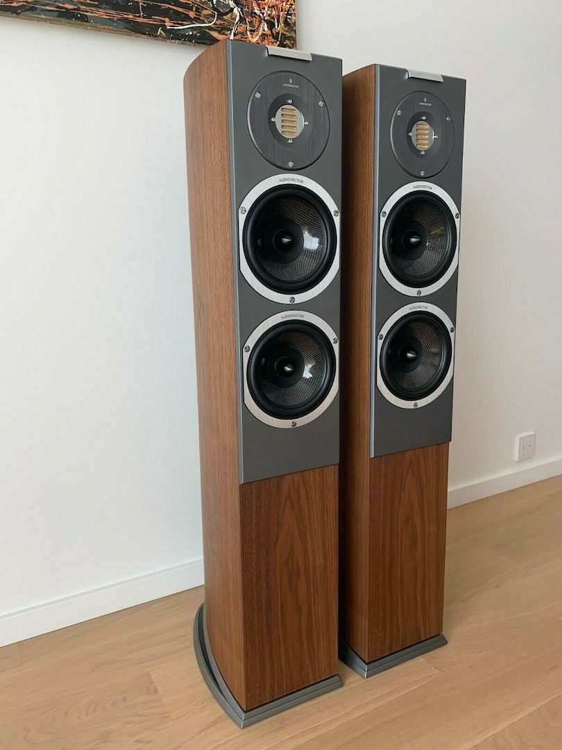 Audiovector R3 Arette Paar - Ausführung in italienischem Walnussholz, volle Verpackung