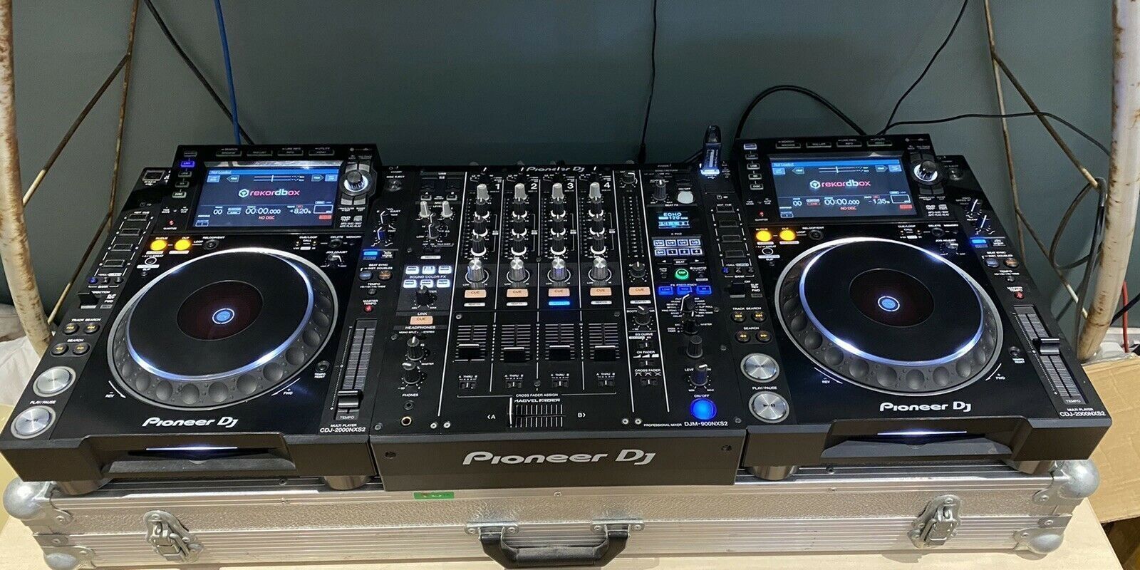 2 X PIONEER CDJs 2000 NXS2 (PAAR) UND DJM 900 NXS2 MISCHER