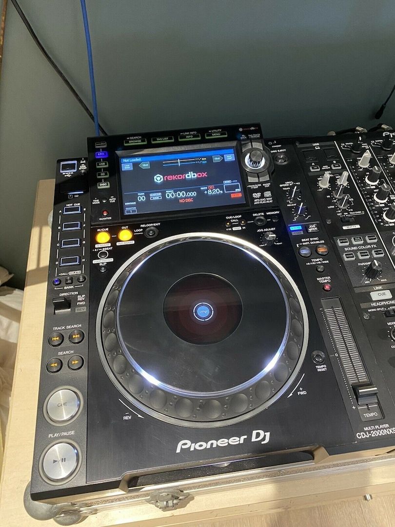 2 X PIONEER CDJs 2000 NXS2 (PAAR) UND DJM 900 NXS2 MISCHER