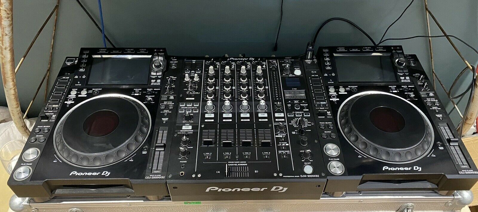 2 X PIONEER CDJs 2000 NXS2 (PAAR) UND DJM 900 NXS2 MISCHER