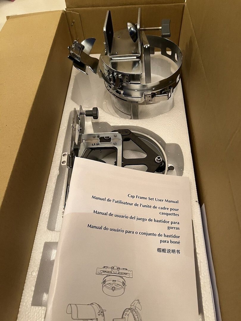 Brother VR-Stickmaschine mit Kappenrahmen