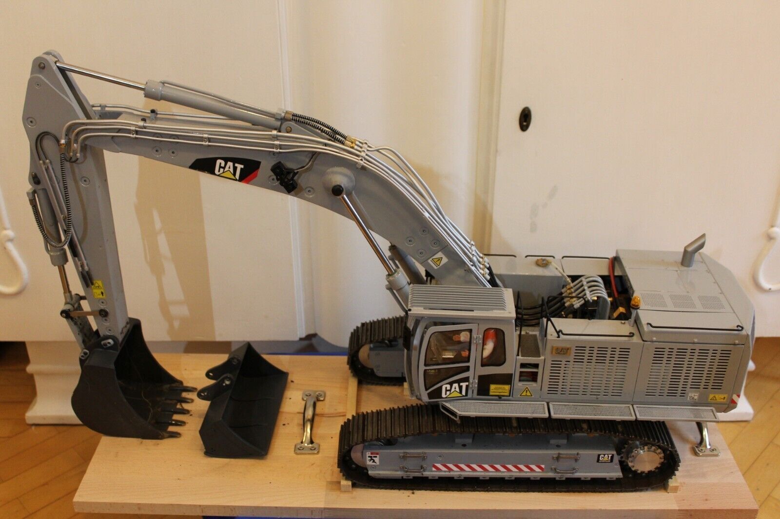 Caterpillar Bagger 385 1:16 / 1:14