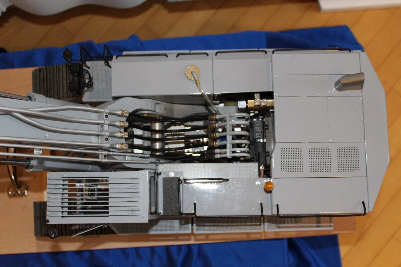 Caterpillar Bagger 385 1:16 / 1:14