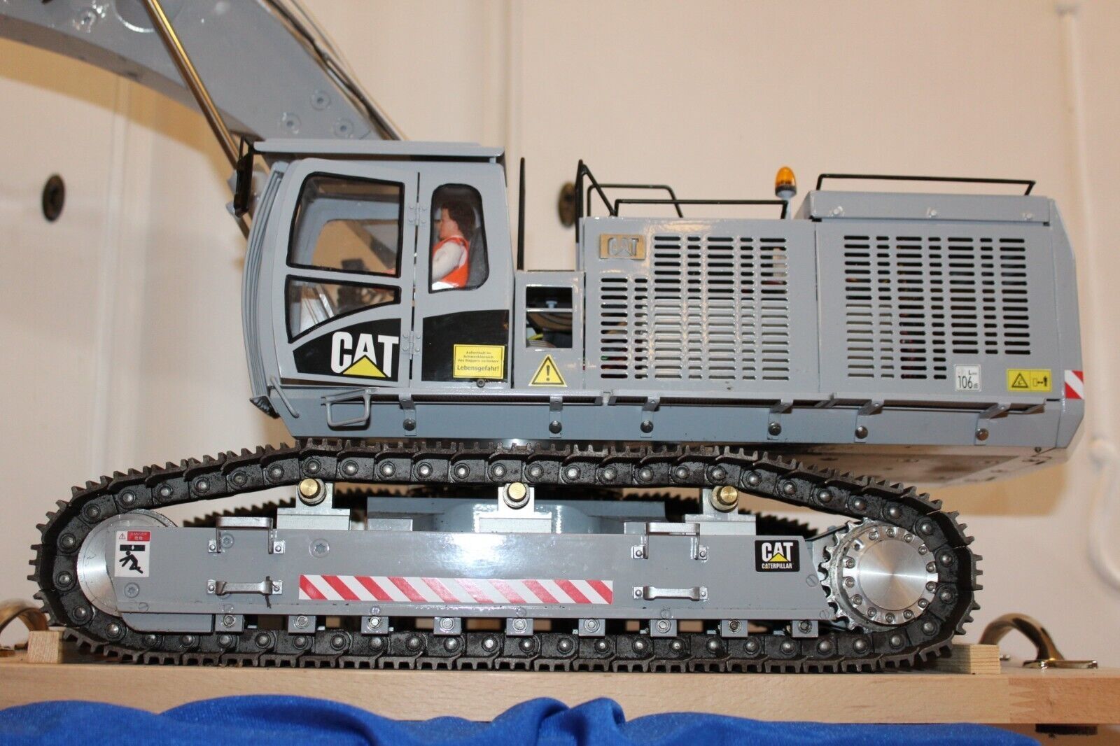 Caterpillar Bagger 385 1:16 / 1:14