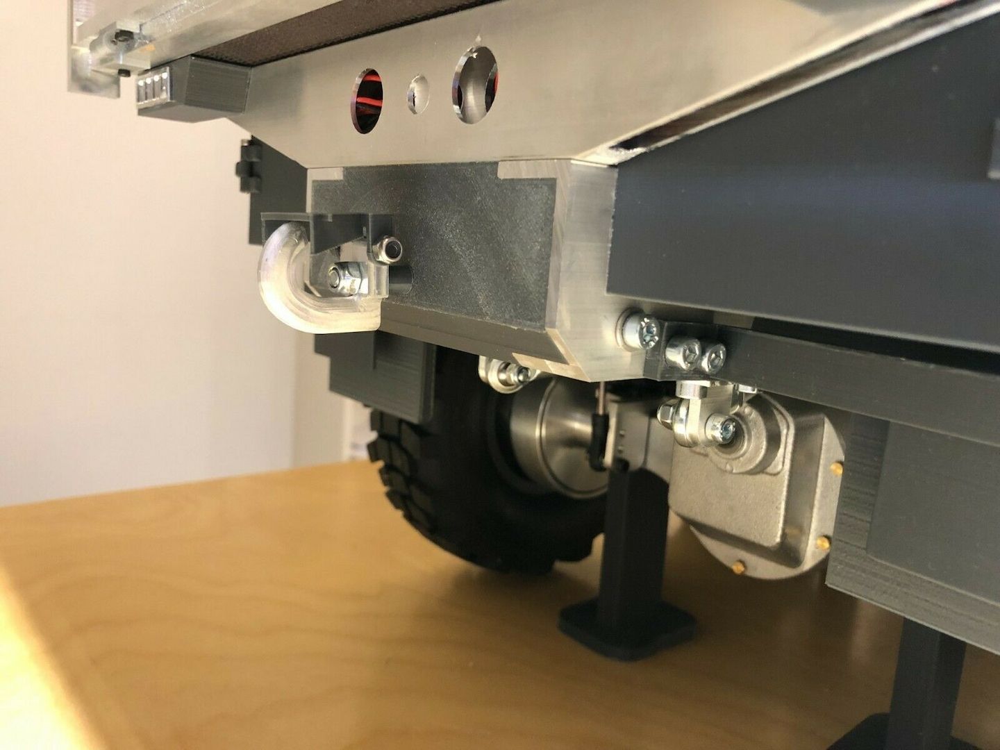 MAN Kat 1 8x8 RC-Modell im Maßstab 1:8, mechanisch fertig montiert, unlackiert