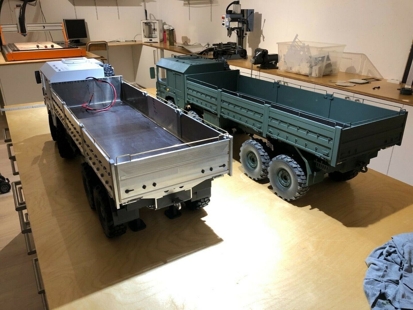 MAN Kat 1 8x8 RC-Modell im Maßstab 1:8, mechanisch fertig montiert, unlackiert