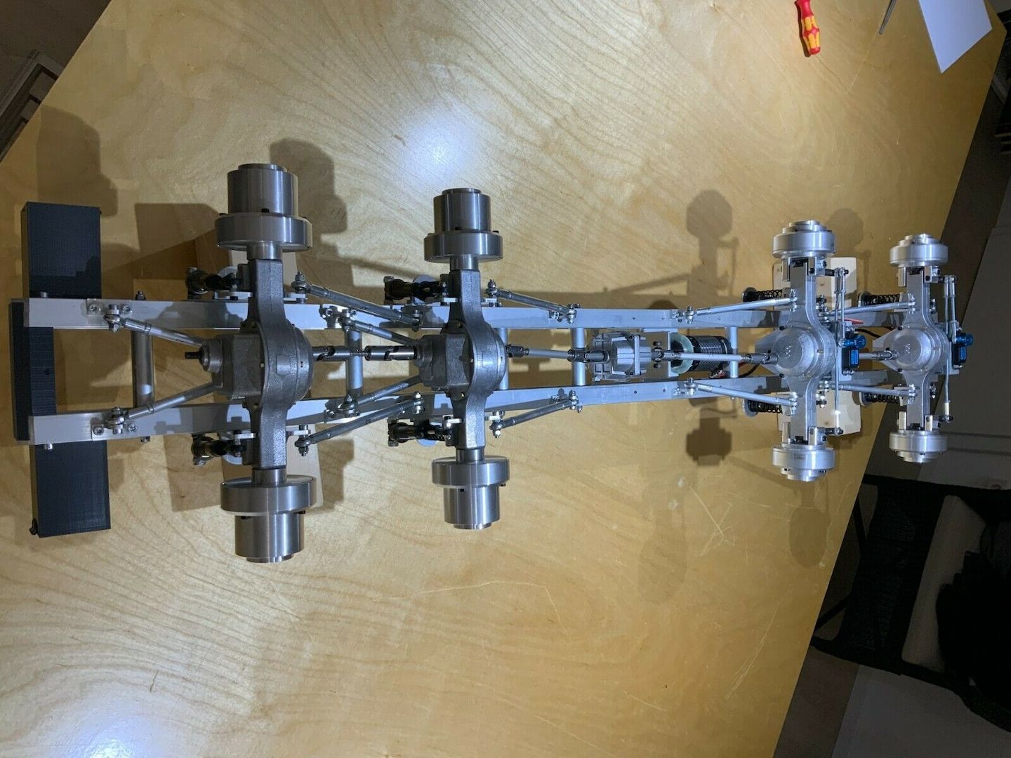 MAN Kat 1 8x8 RC-Modell im Maßstab 1:8, mechanisch fertig montiert, unlackiert