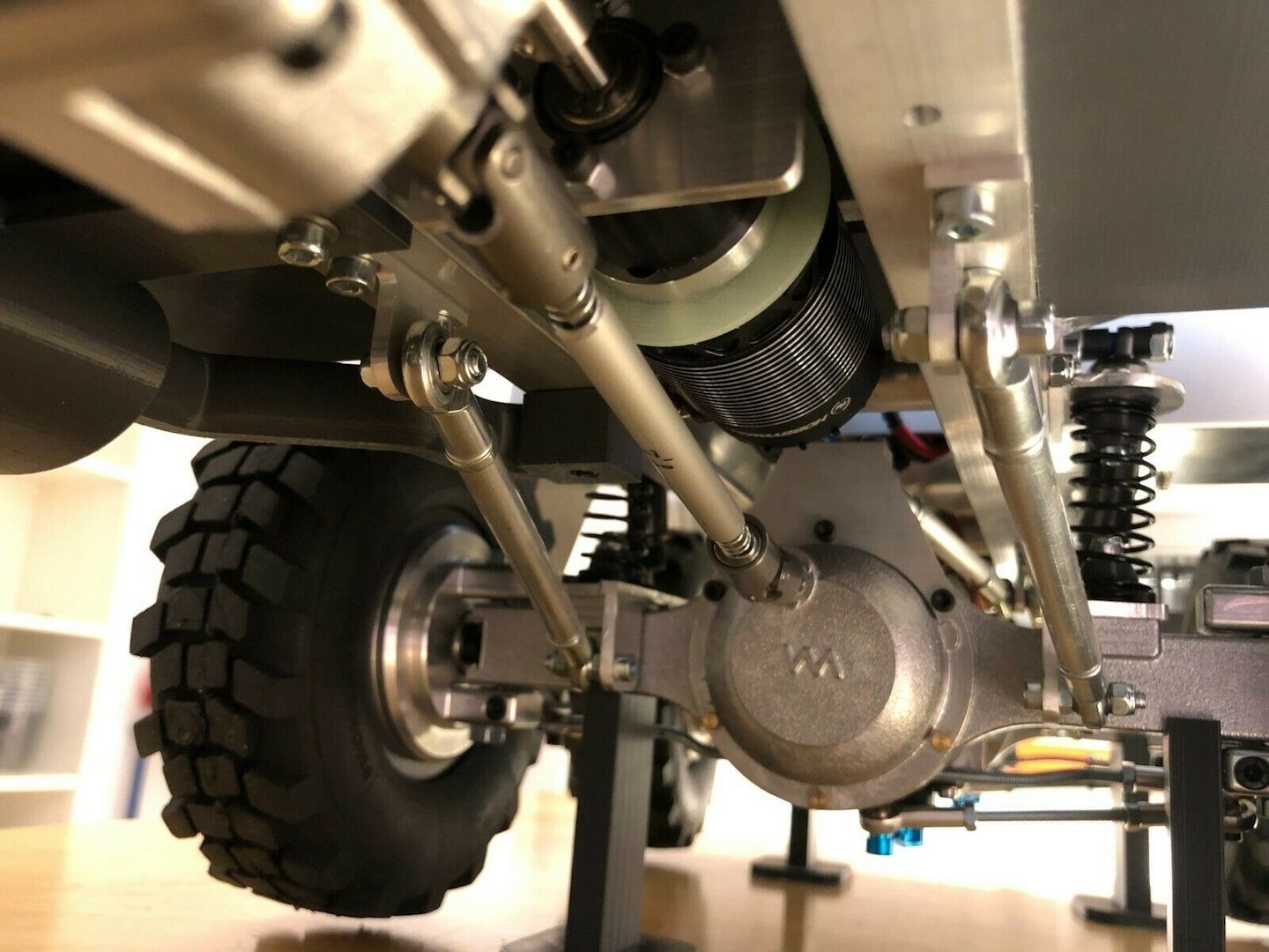 MAN Kat 1 8x8 RC-Modell im Maßstab 1:8, mechanisch fertig montiert, unlackiert