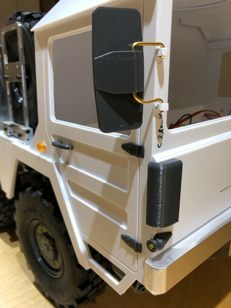 MAN Kat 1 8x8 RC-Modell im Maßstab 1:8, mechanisch fertig montiert, unlackiert