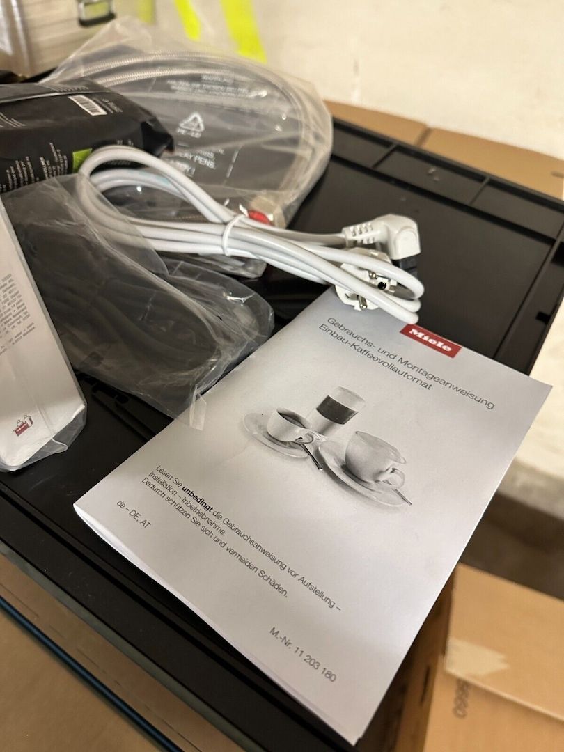 MIELE CVA 7845 - Einbau-Kaffeevollautomat mit DirectWater in Schwarz + Zubehör