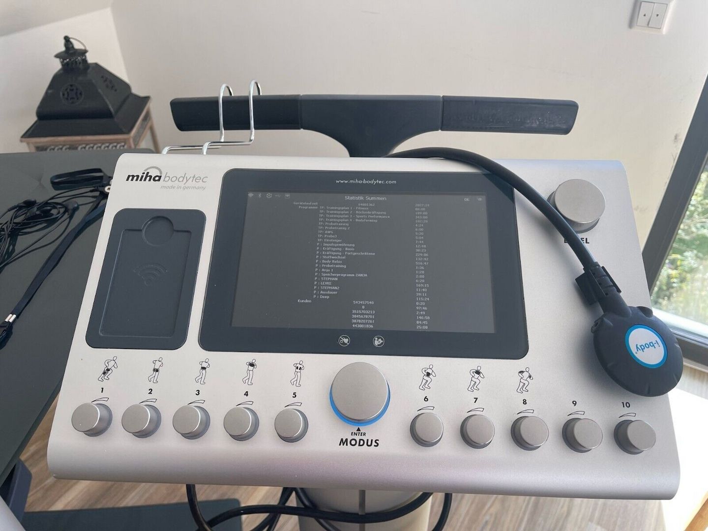 Miha Bodytec EMS-Gerät II inklusiv Original Glas-Sprühtisch und Koffer 