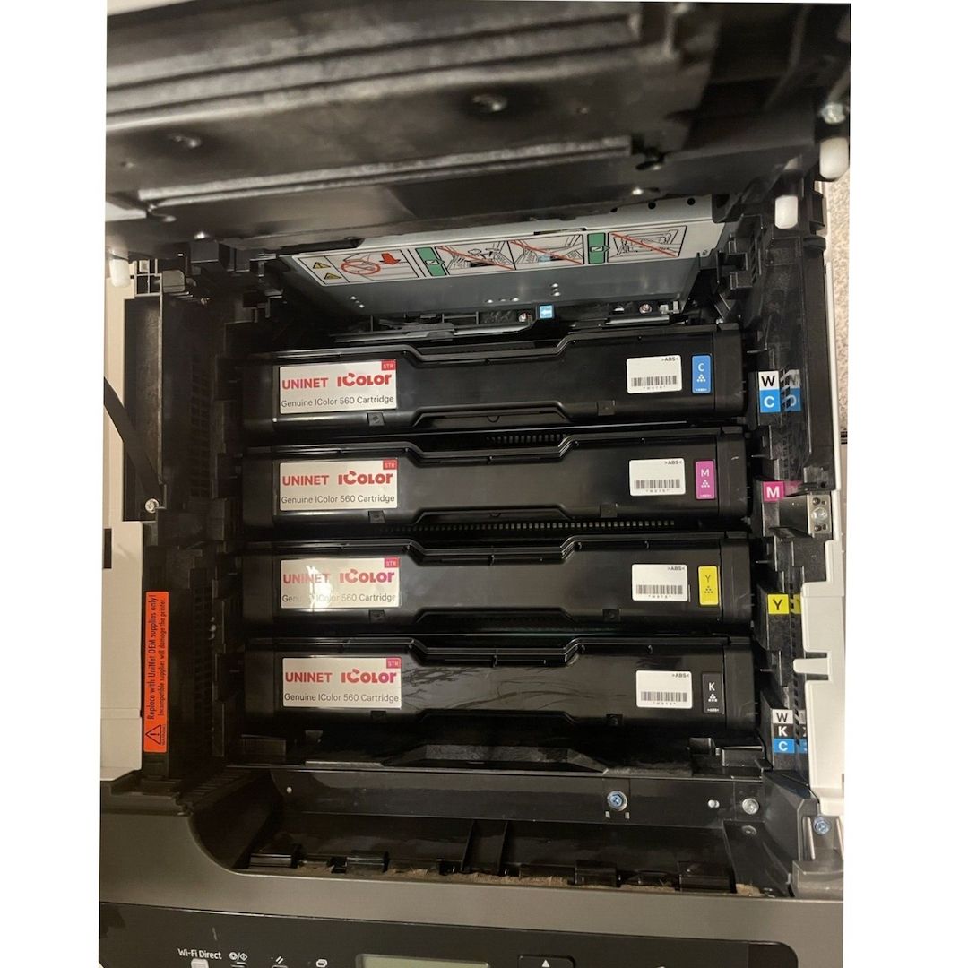 UniNet ICOLOR 560 weißer Tonerdrucker mit ICOLOR ProRIP und SmartCUT Software