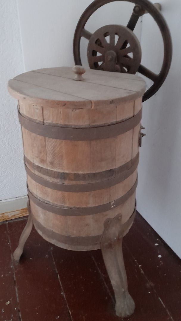 Altes Butterfaß, vollständig naturbelassen