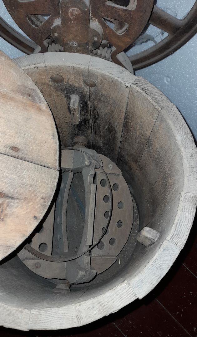 Altes Butterfaß, vollständig naturbelassen