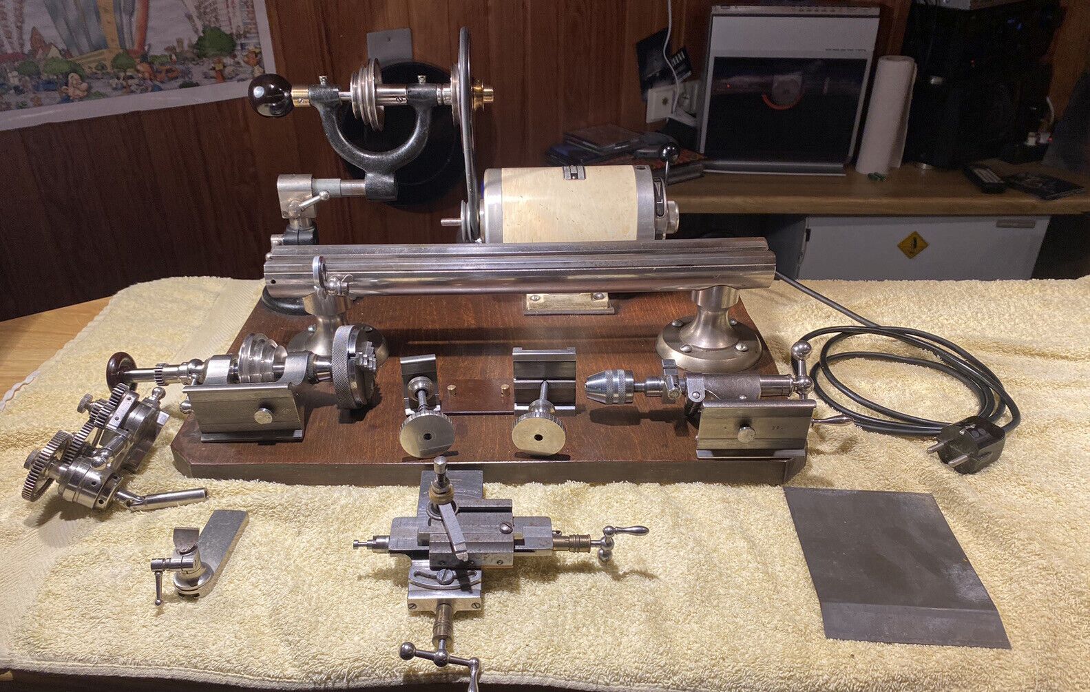 Alte Uhrmacher Drehbank Lorch Schmidt & Co. mit Motor auf Platte