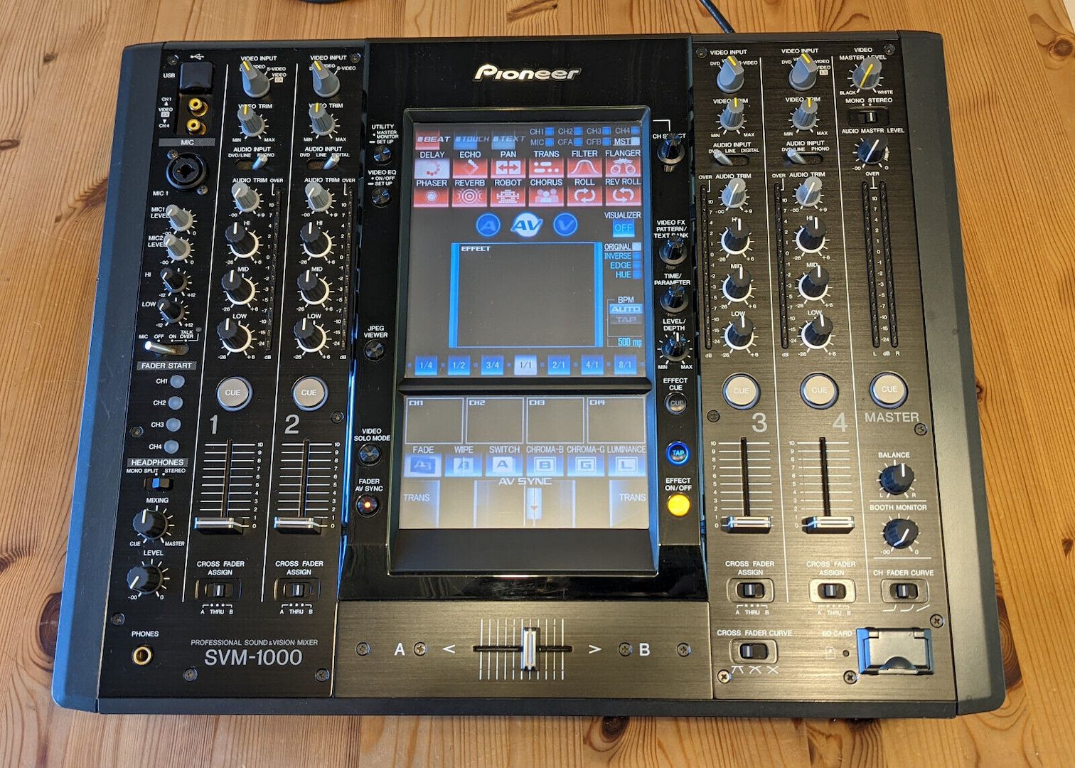 Pioneer DJ SVM-1000 Audio- und Video-Mixer