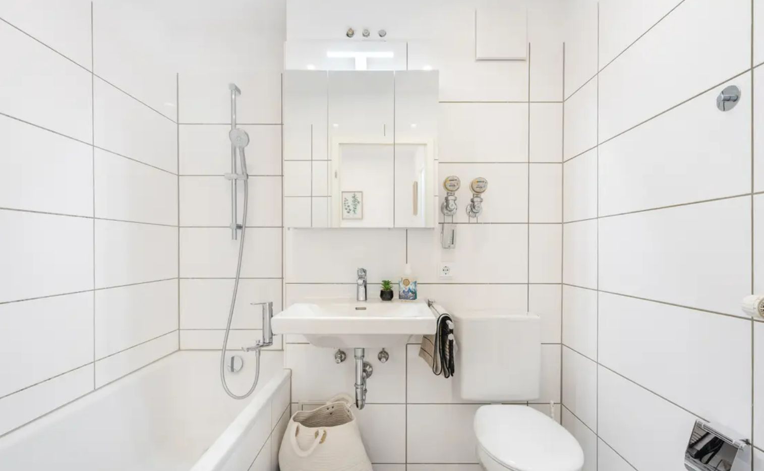 Hochwertige 1-Zimmer-Wohnung möbliert - Schwabing Hochwertige 1-Zimmer-Wohnung möbliert - Schwabing