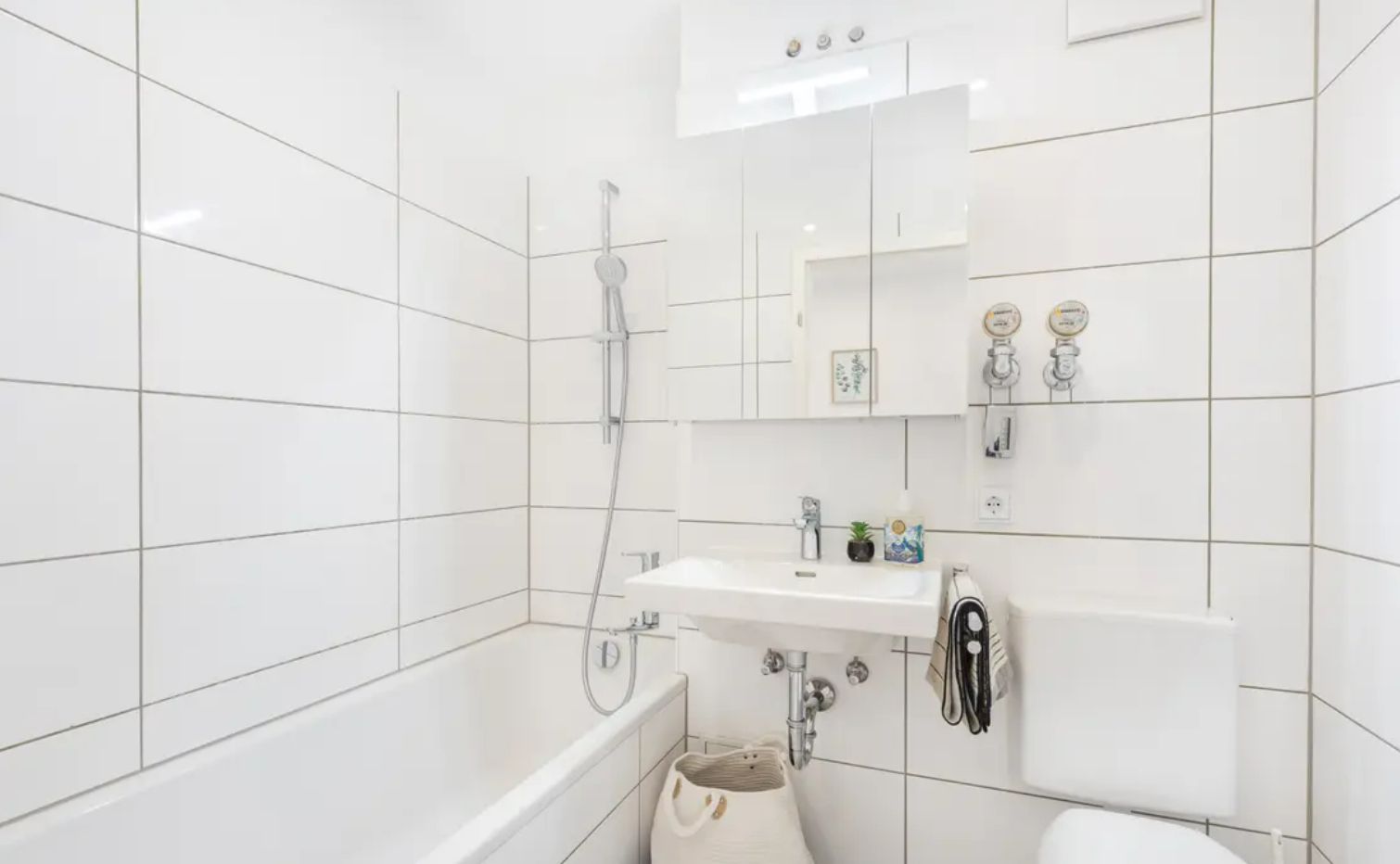 Hochwertige 1-Zimmer-Wohnung möbliert - Schwabing Hochwertige 1-Zimmer-Wohnung möbliert - Schwabing
