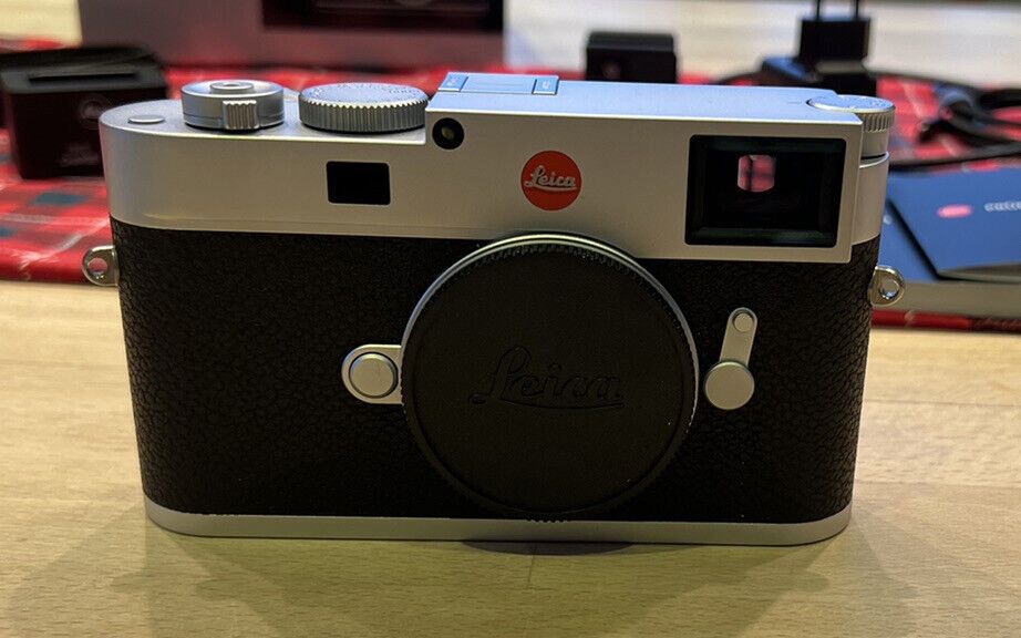 Leica M11, Silber (2022) + Zubehörpaket