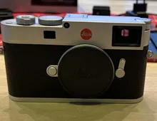 Leica M11, Silber (2022) + Zubehörpaket