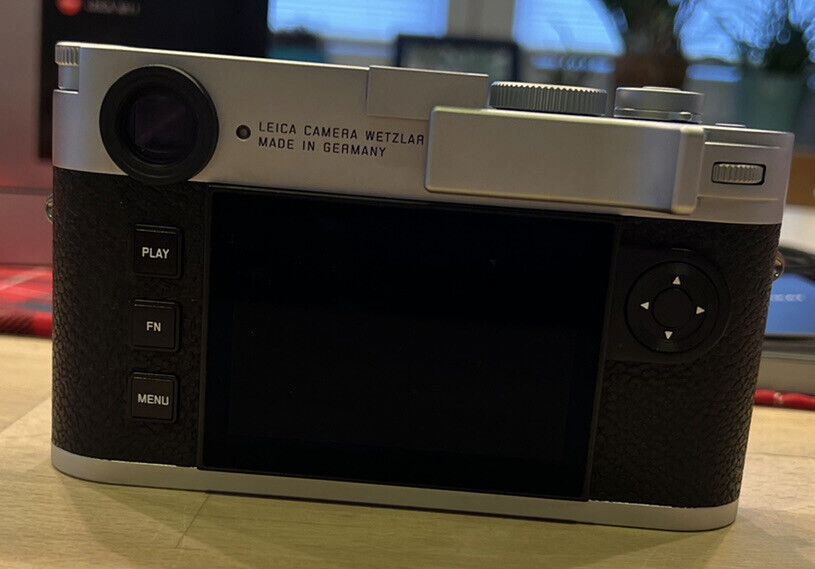 Leica M11, Silber (2022) + Zubehörpaket