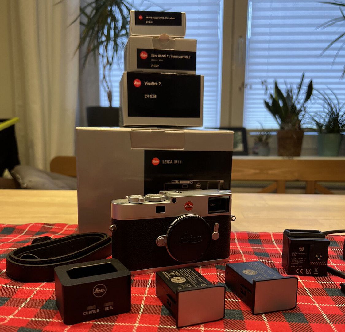 Leica M11, Silber (2022) + Zubehörpaket